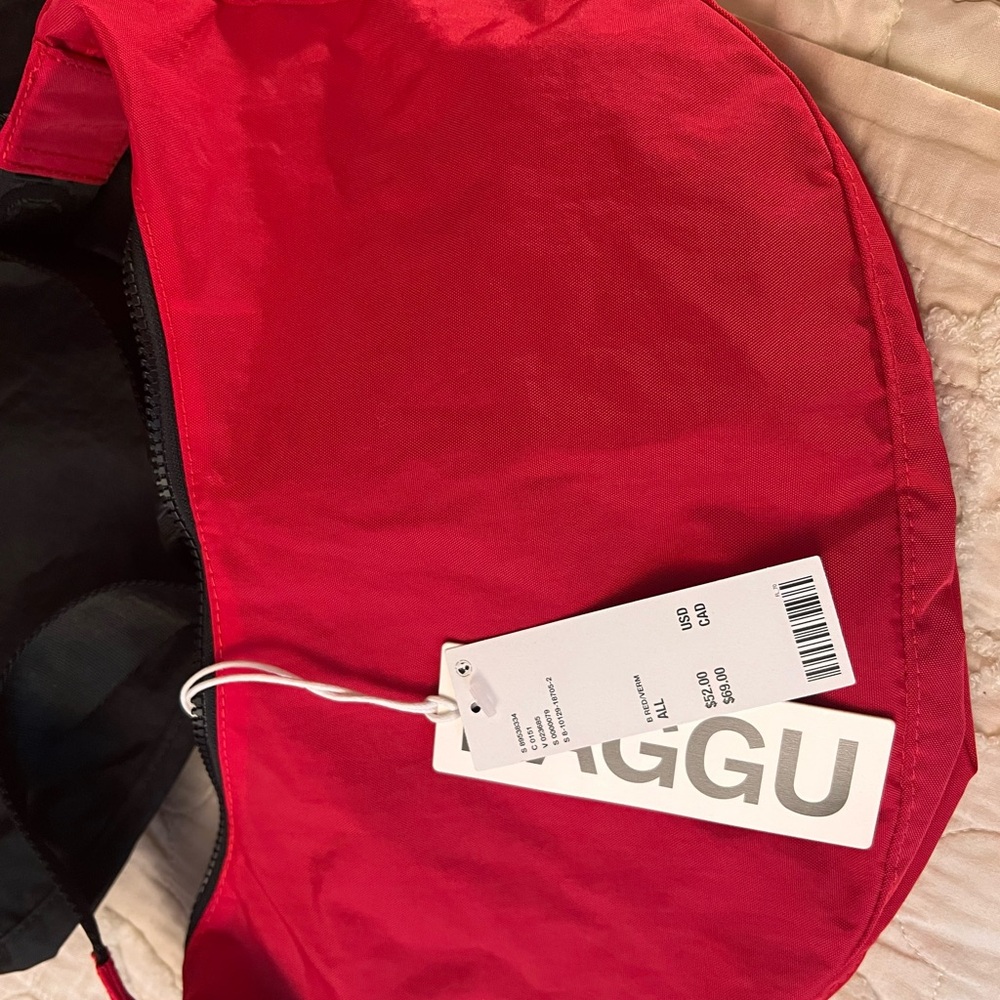 BNWT medium crescent candy apple red